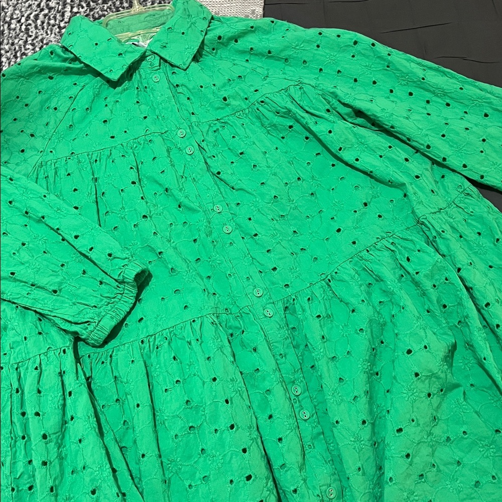 Crown & Ivy Emerald Eyelet Blouse - Picture 11 of 12